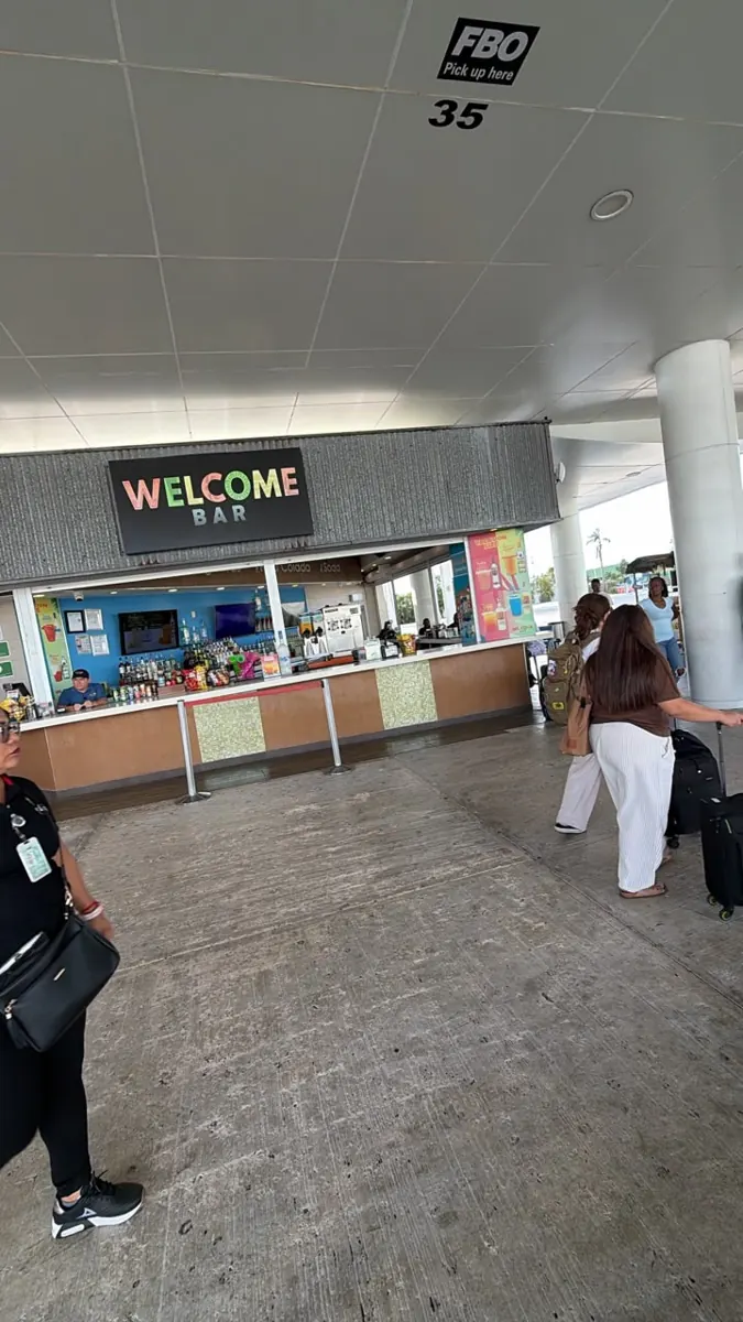 TT & MORE meeting point at Cancun Airport Terminal 2 · international flights: at the Welcome Bar.
