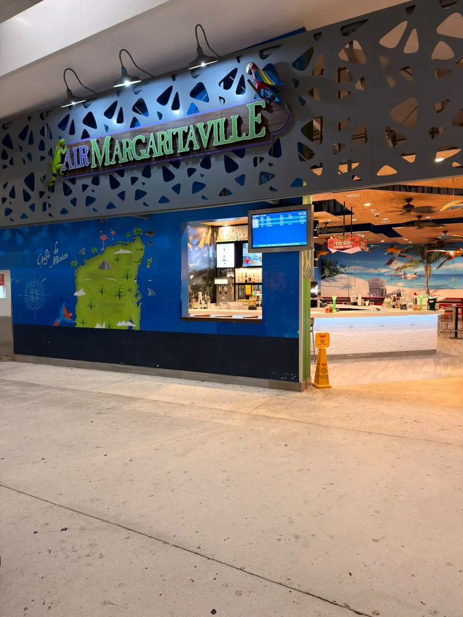 TT & MORE meeting point at Cancun Airport Terminal 3: at the Margaritaville bar, right by the map.