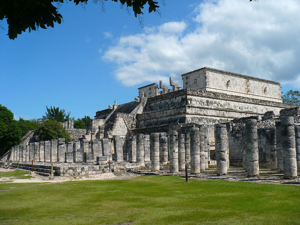 Temple of the Warriors and its rows of stone columns at Chichén Itzá