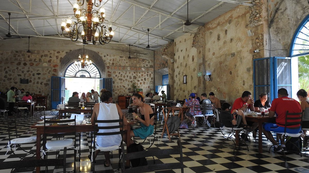 Comedor del restaurante de la Hacienda Selva Maya